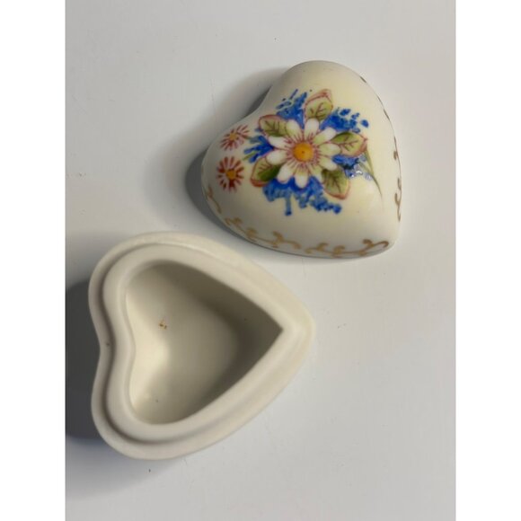 VTG Japan Heart Ceramic Jewelry Box Floral Hand Painted Gold Trim 2" - Picture 6 of 6